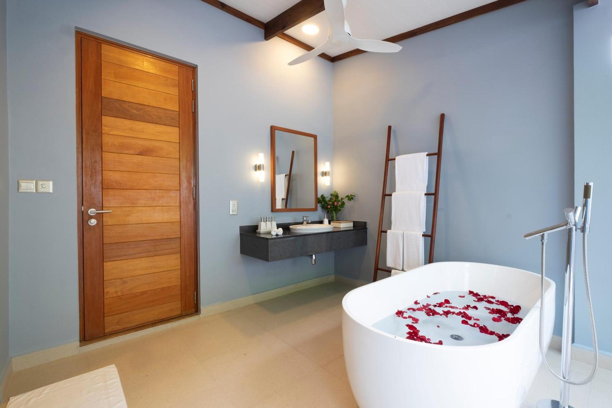 Ifuru Island Maldives Курортний комплекс 5*